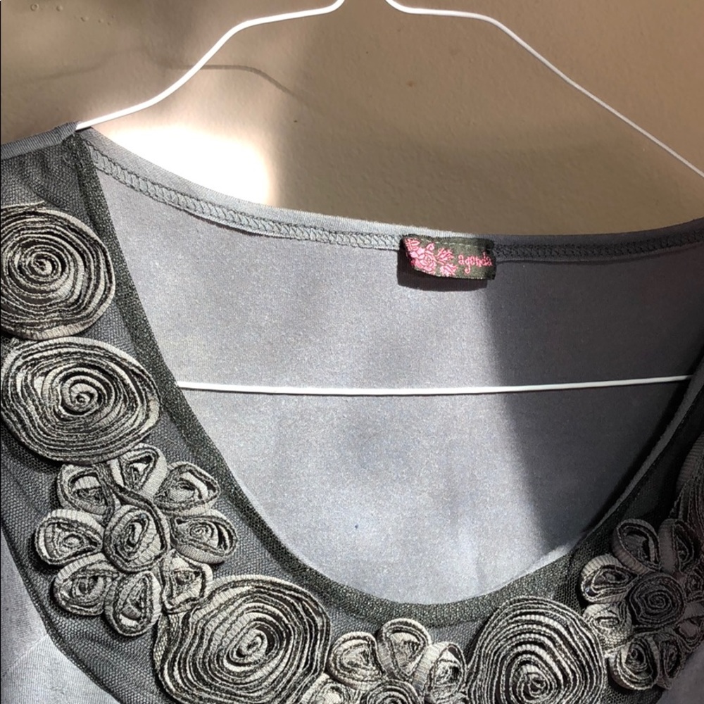 grey shirt - Picture 4 of 4